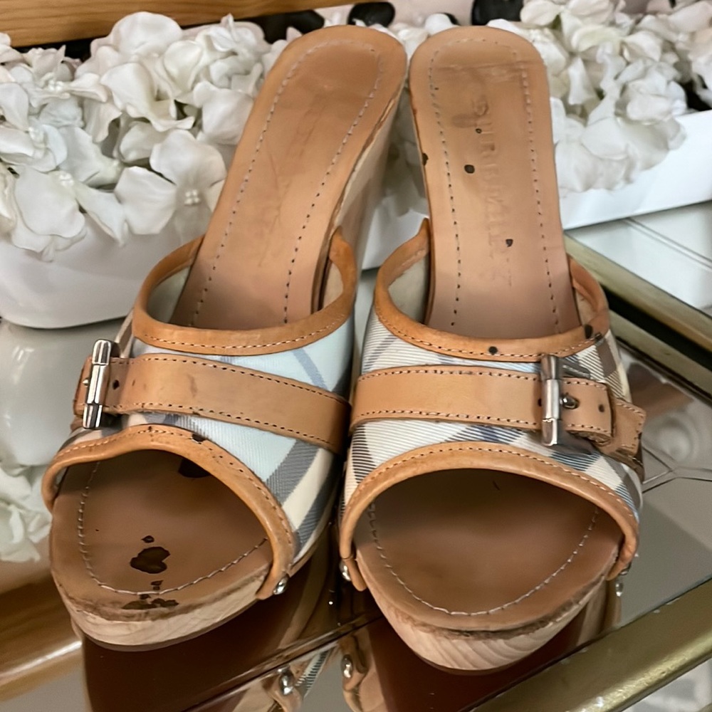 Burberry heels 👠